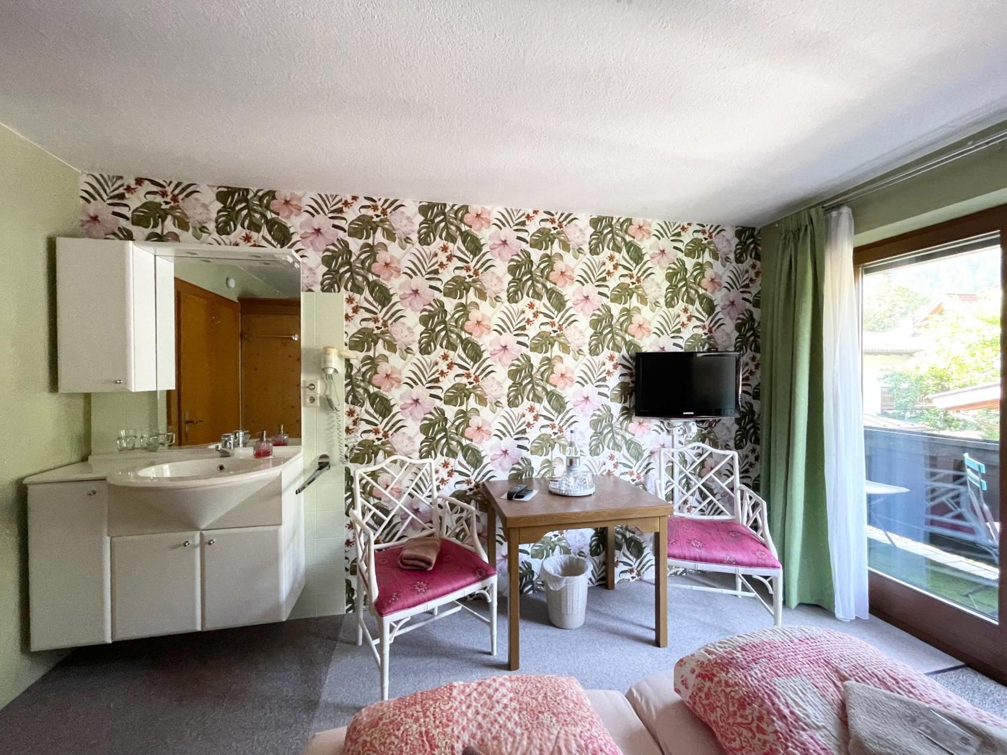 Haus Gertraud 3* Oetz